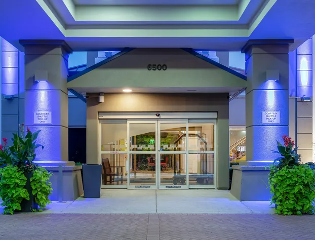 Holiday Inn Express Hotel & Suites Chicago-Midway Airport by IHG hotel detail image 4