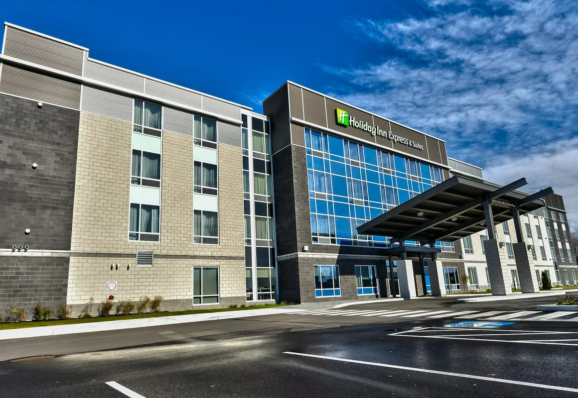 Holiday Inn Express & Suites Vaudreuil by IHG hotel hero