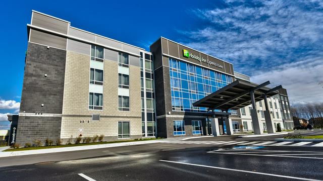 Holiday Inn Express & Suites Vaudreuil, an IHG Hotel hotel detail image 2