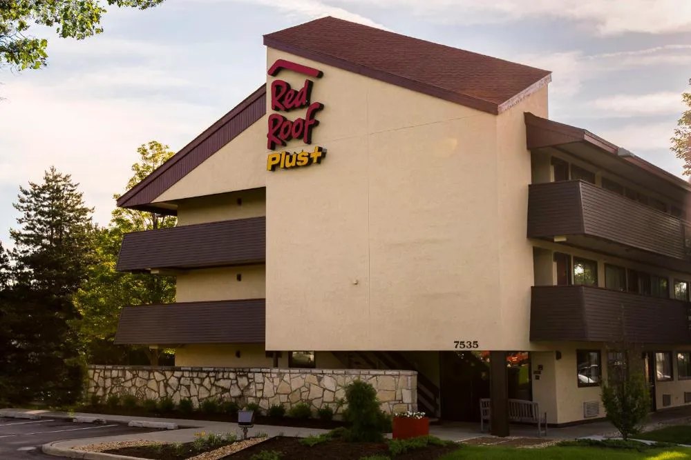 Red Roof Inn PLUS+ Chicago - Willowbrook hotel hero