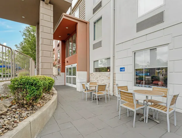 Holiday Inn Express Pittsburgh East - Mall Area by IHG hotel detail image 2