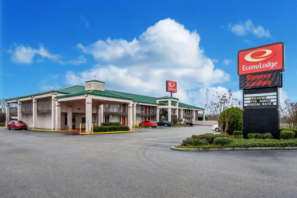 Econo Lodge hotel hero