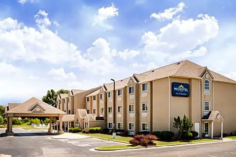 Microtel Inn & Suites by Wyndham Claremore hotel hero