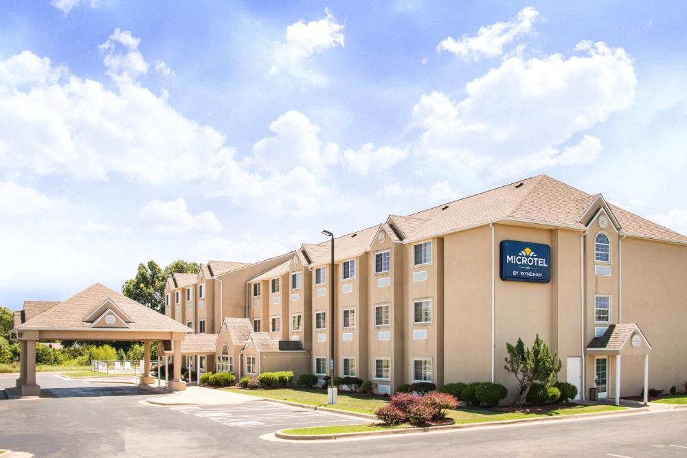 Microtel Inn & Suites by Wyndham Claremore hotel hero