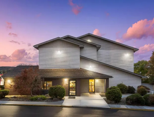 Super 8 by Wyndham New Stanton hotel detail image 2