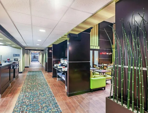 Hampton Inn & Suites Houston/League City hotel detail image 2