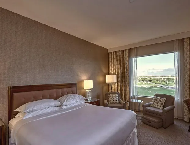 Sheraton Mesa Hotel at Wrigleyville West hotel detail image 4