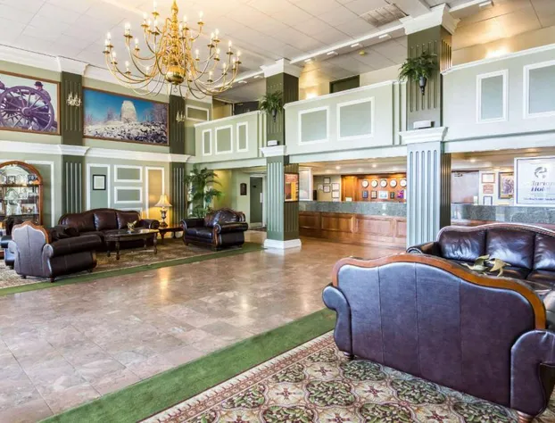 The Plaza Inn & Suites hotel detail image 4