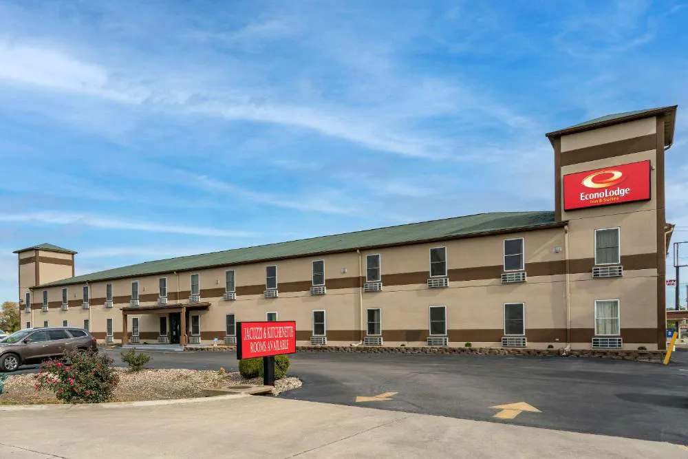 Econo Lodge & Suites Granite City hotel hero