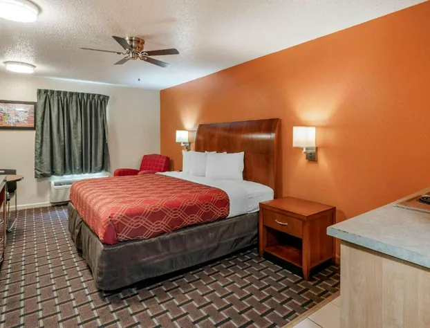 Econo Lodge Inn & Suites Granite City - St. Louis hotel detail image 4