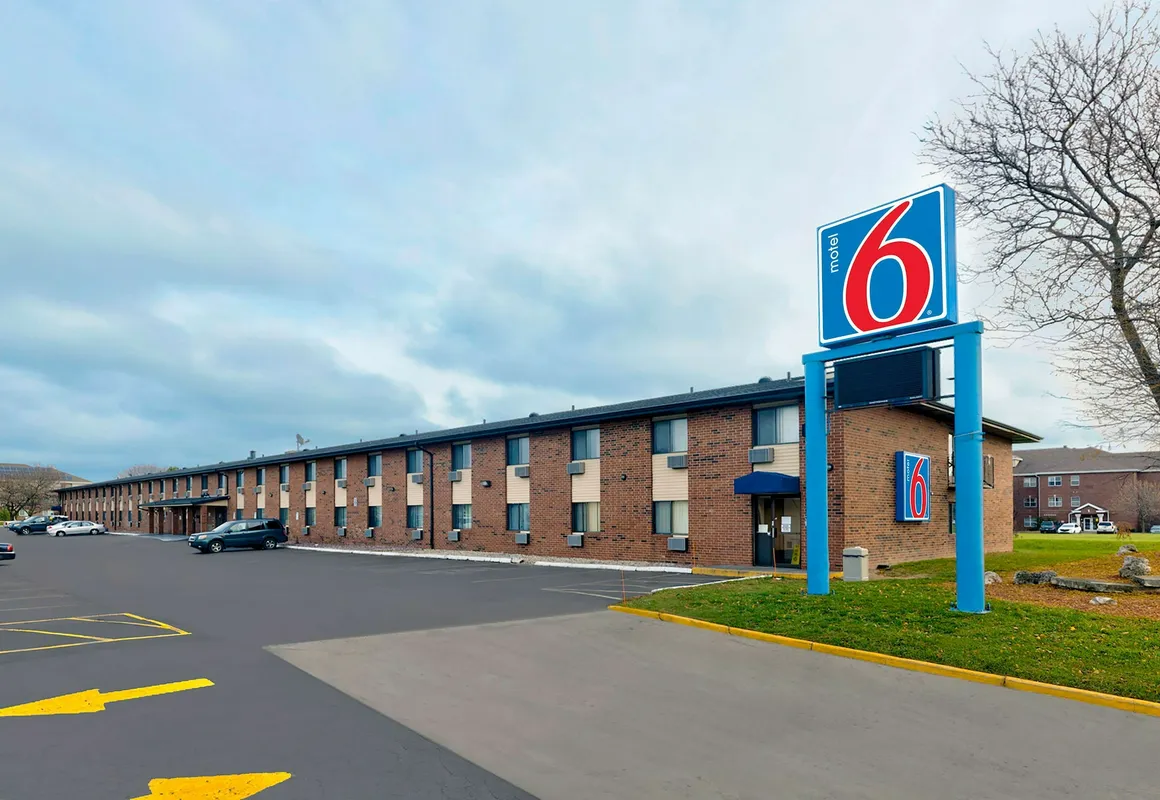 Motel 6 Oak Creek, WI hotel hero