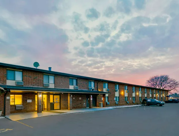 Motel 6 Oak Creek, WI hotel detail image 1