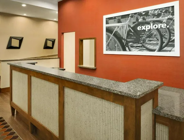 Hampton Inn & Suites Clayton/St. Louis-Galleria Area hotel detail image 3