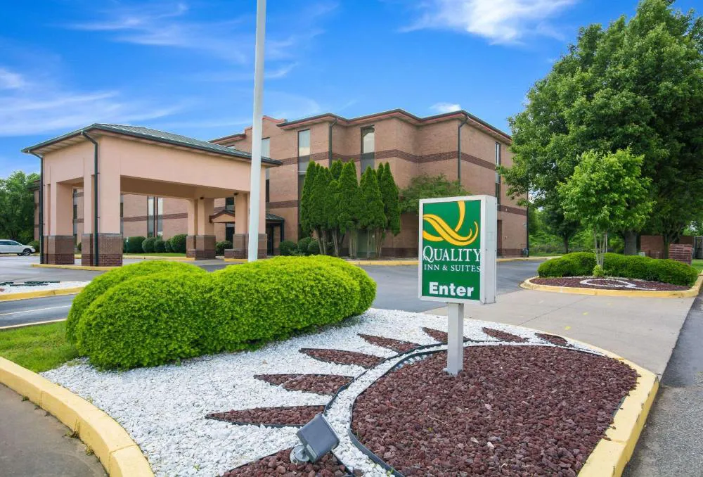 Quality Inn & Suites Sellersburg - Louisville Area hotel hero