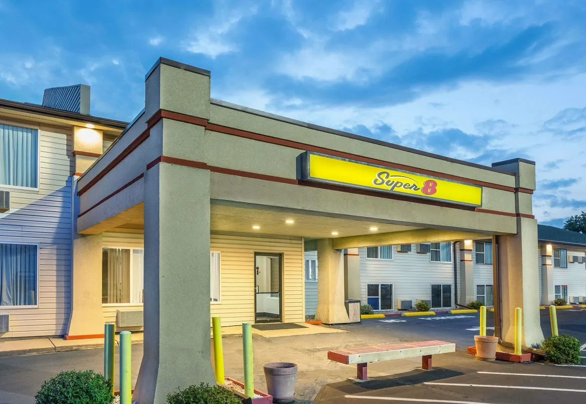 Super 8 by Wyndham North Sioux City hotel hero