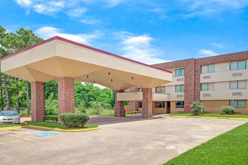 Monte Carlo Inn hotel hero