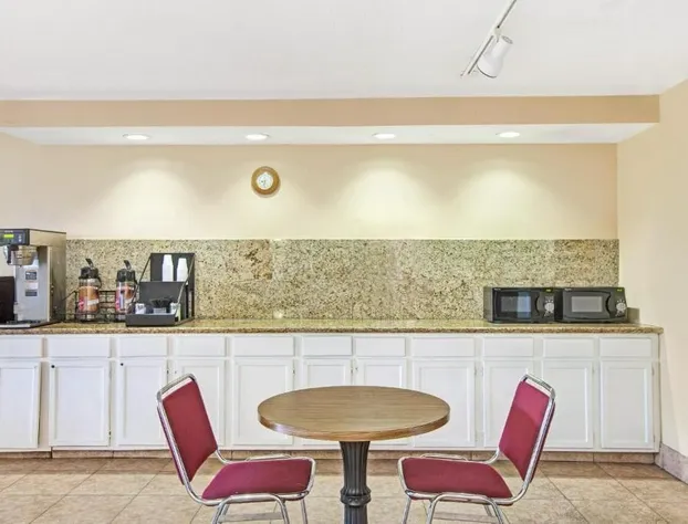 Monte Carlo Inn hotel detail image 3