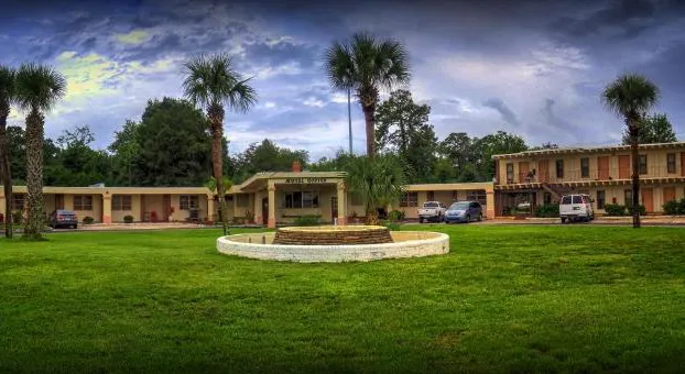 Nassau Holiday Motel hotel detail image 3