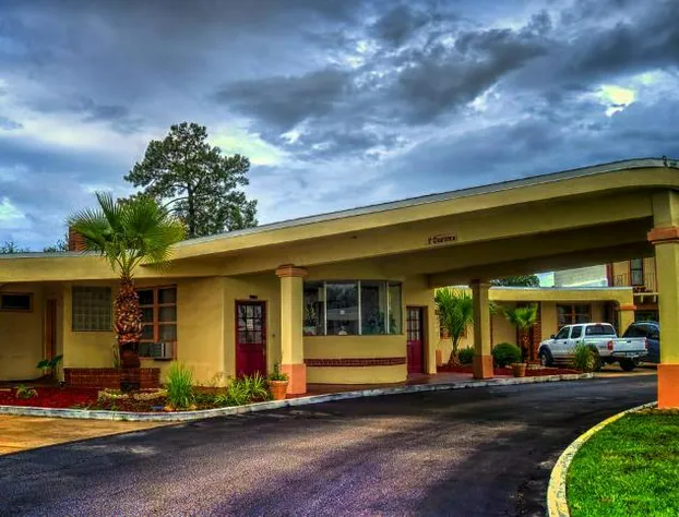 Nassau Holiday Motel hotel detail image 3