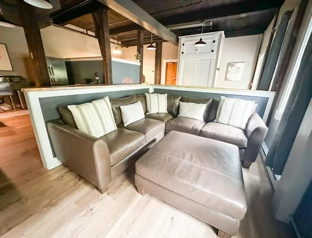 Old Mill Inn hotel detail image 4