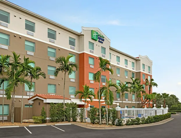 Holiday Inn Express & Suites Pembroke Pines-Sheridan St by IHG hotel detail image 3