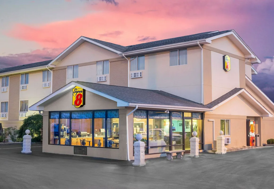 Super 8 by Wyndham Corbin/London KY hotel hero