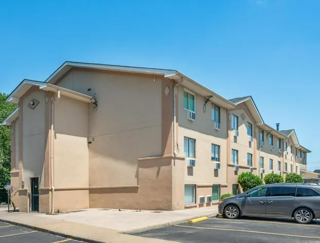 Quality Inn Chesapeake - Greenbrier hotel detail image 1