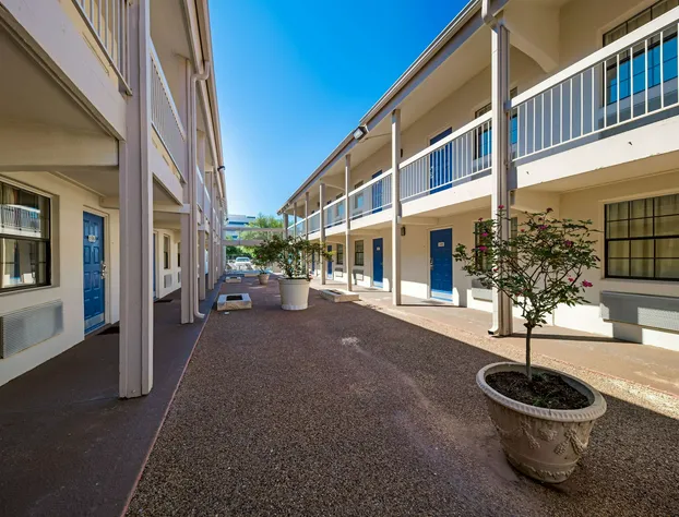 Motel 6 Dallas, TX - Farmers Branch hotel detail image 2