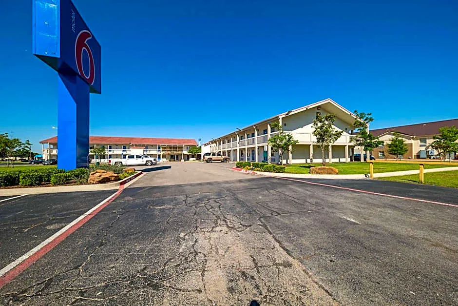Motel 6 Dallas, TX - Farmers Branch hotel hero