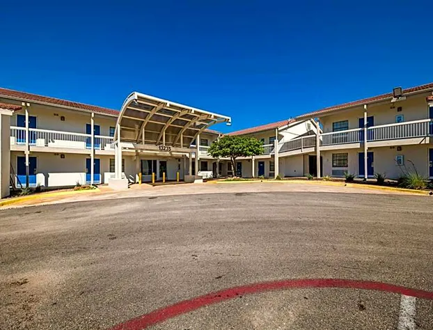 Motel 6 Dallas, TX - Farmers Branch hotel detail image 1