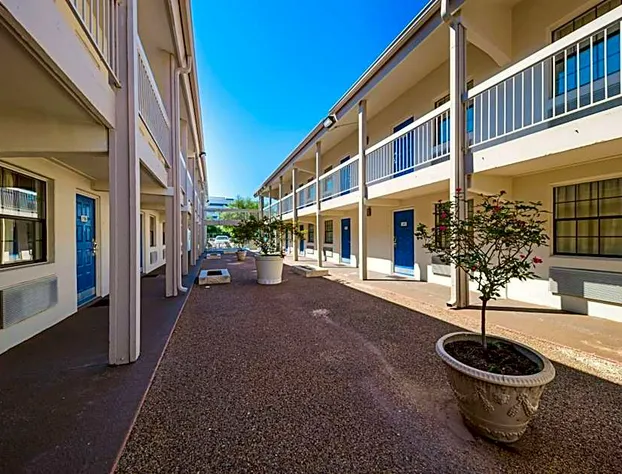 Motel 6 Dallas, TX - Farmers Branch hotel detail image 3