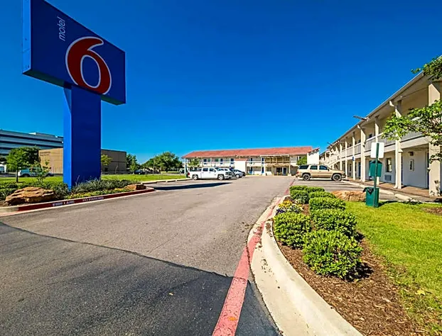 Motel 6 Dallas, TX - Farmers Branch hotel detail image 4