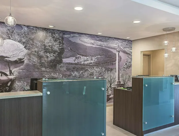 La Quinta Inn & Suites by Wyndham Chattanooga - Lookout Mtn hotel detail image 2