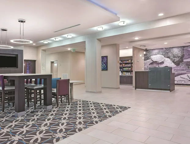 La Quinta Inn & Suites by Wyndham Chattanooga - Lookout Mtn hotel detail image 3