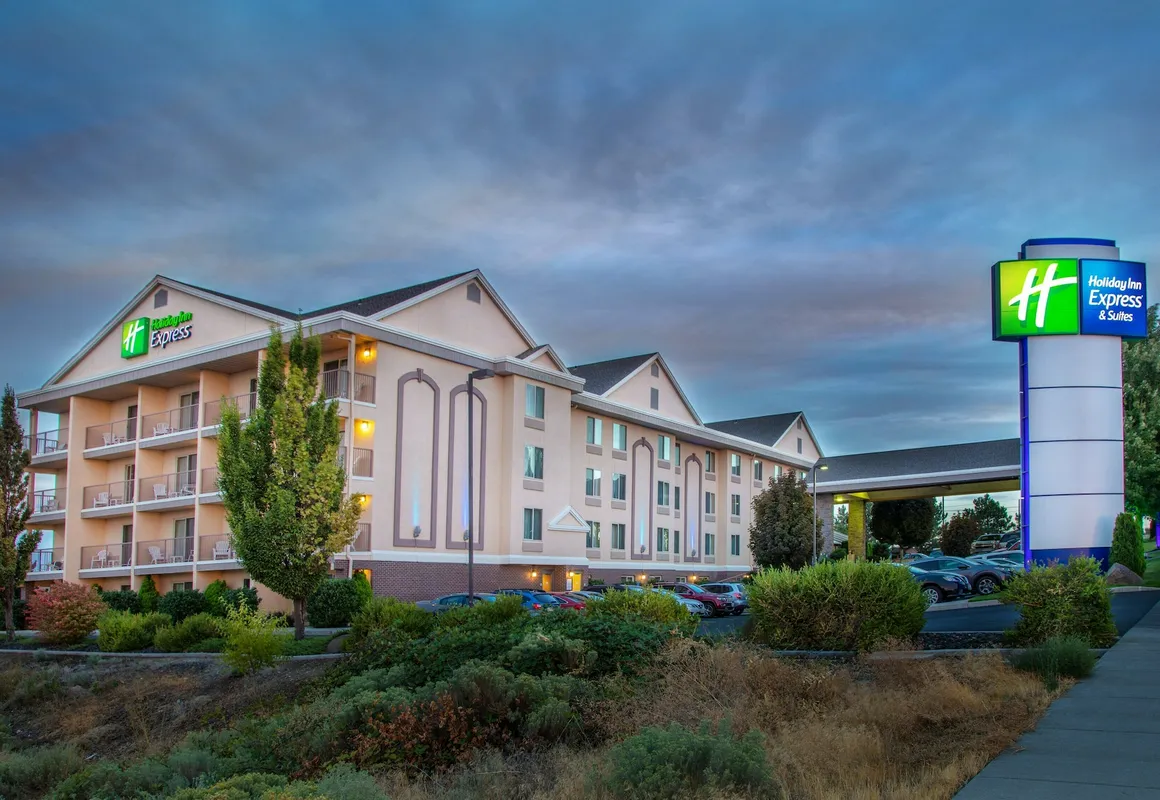 Holiday Inn Express & Suites Richland by IHG hotel hero