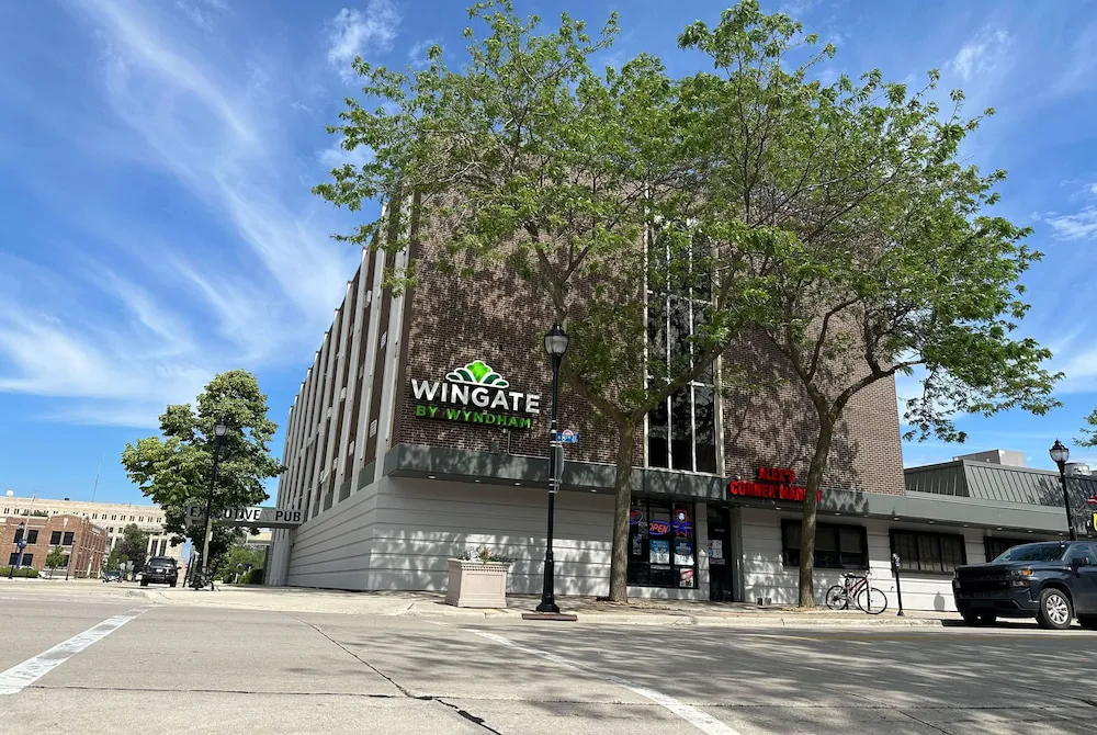 Wingate by Wyndham Sheboygan hotel hero