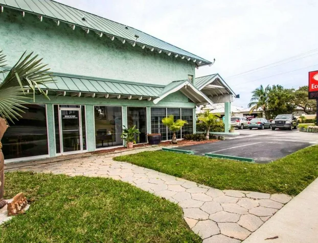 Econo Lodge Cocoa Beach - near the Port hotel detail image 1