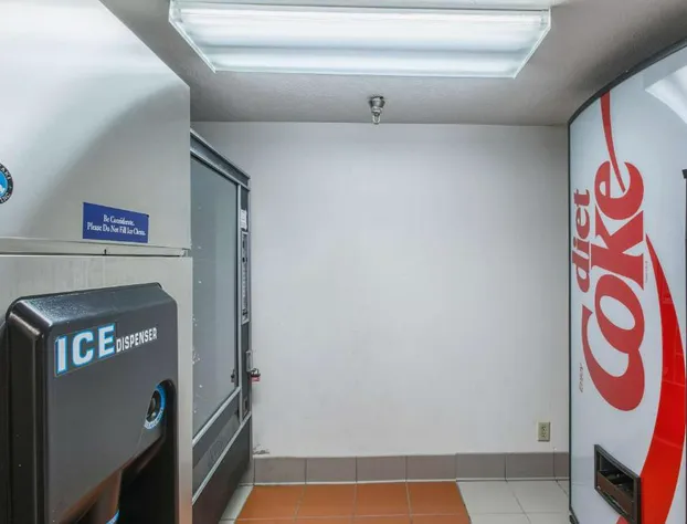 Motel 6 Omaha - Central hotel detail image 2