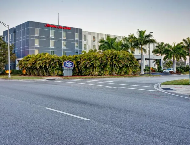 Hampton Inn & Suites Sarasota/Bradenton-Airport, FL hotel detail image 3