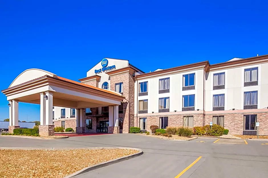 Best Western St. Louis Airport North Hotel & Suites hotel hero