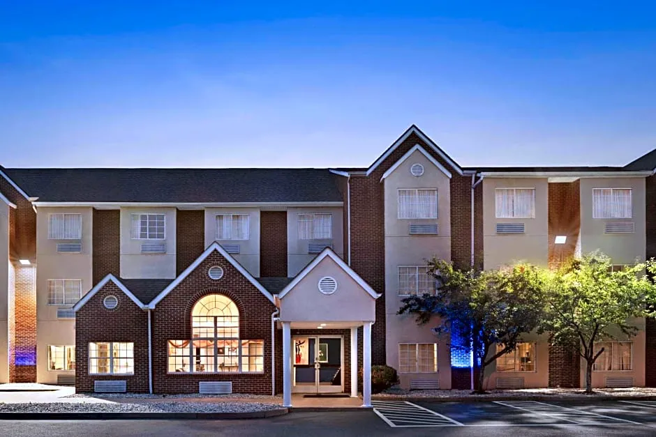 Microtel Inn & Suites by Wyndham Florence/Cincinnati Airport hotel hero