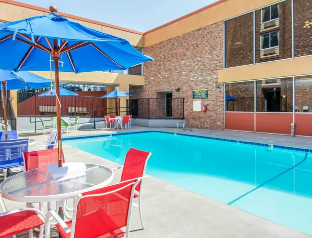 Quality Inn Downtown 4th Avenue hotel detail image 1