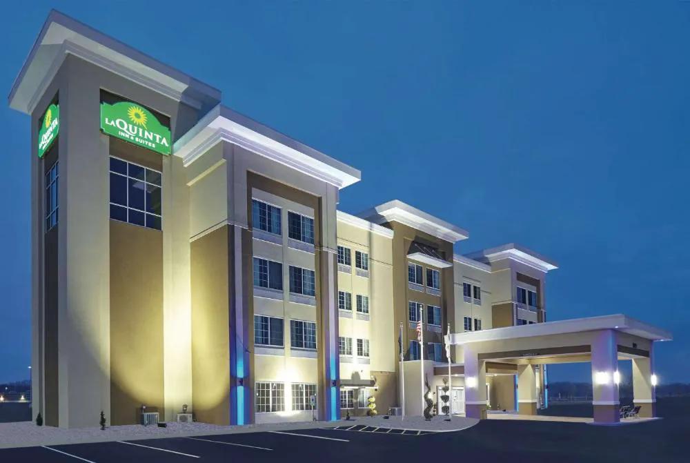 La Quinta Inn & Suites by Wyndham Springfield IL hotel hero