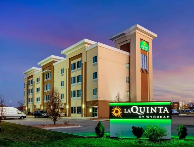 La Quinta Inn & Suites by Wyndham Springfield IL hotel detail image 2