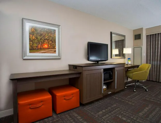 Hampton Inn & Suites Valdosta/Conference Center hotel detail image 2
