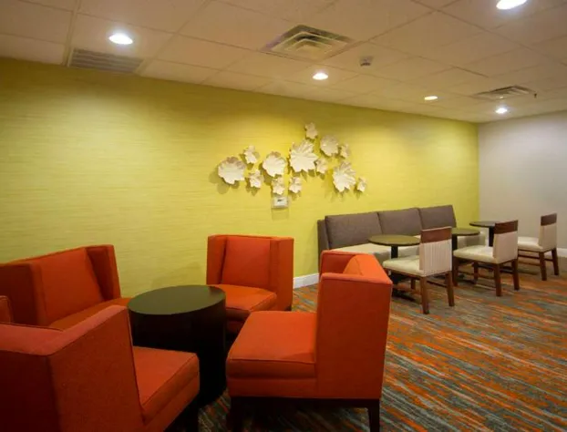 Hampton Inn & Suites Valdosta/Conference Center hotel detail image 2