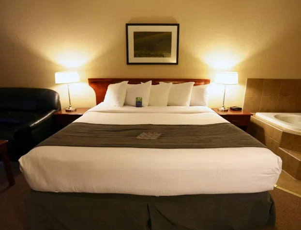 Lakeview Inns & Suites - Fort Nelson hotel detail image 4