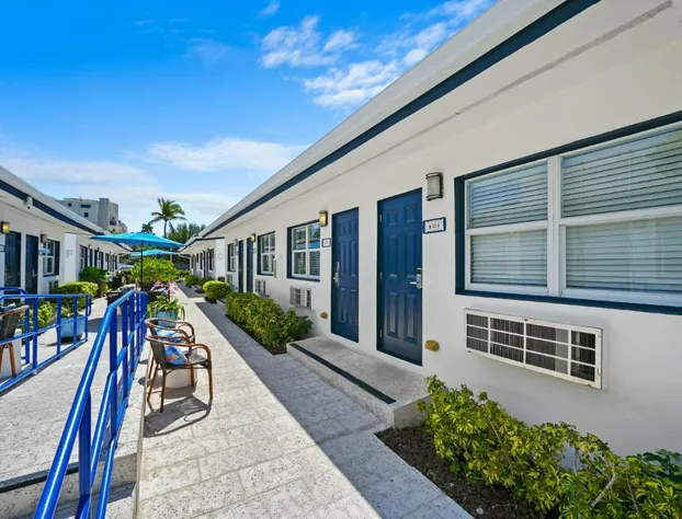 Hollywood Beach Suites hotel detail image 2