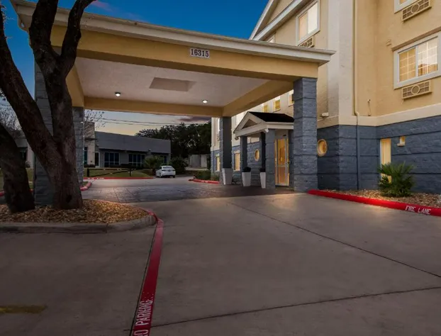 Quality Inn & Suites Airport North - Stone Oak hotel detail image 3