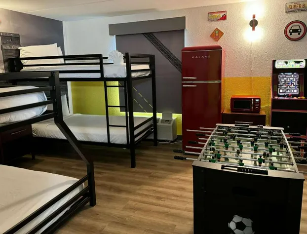 Super 8 by Wyndham Bloomington/Airport hotel detail image 4